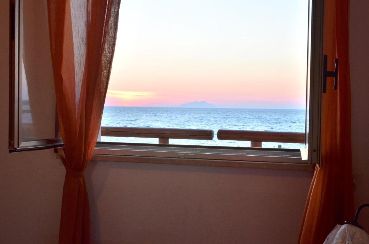 הוילה פטרוזינו Casa Al Mare Con Splendida Vista Sul Mare מראה חיצוני תמונה